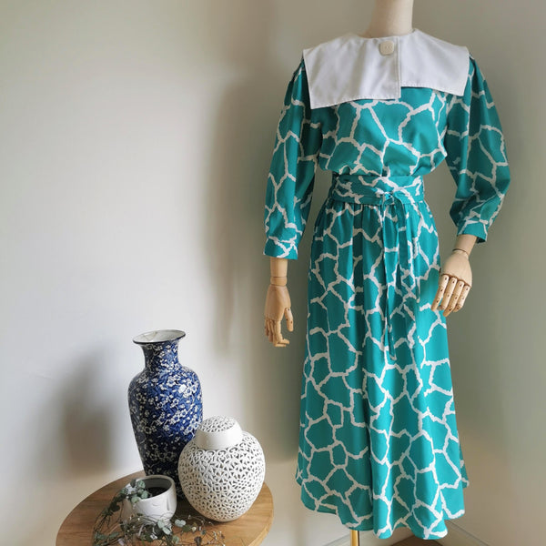 vintage pilgrim collar dress